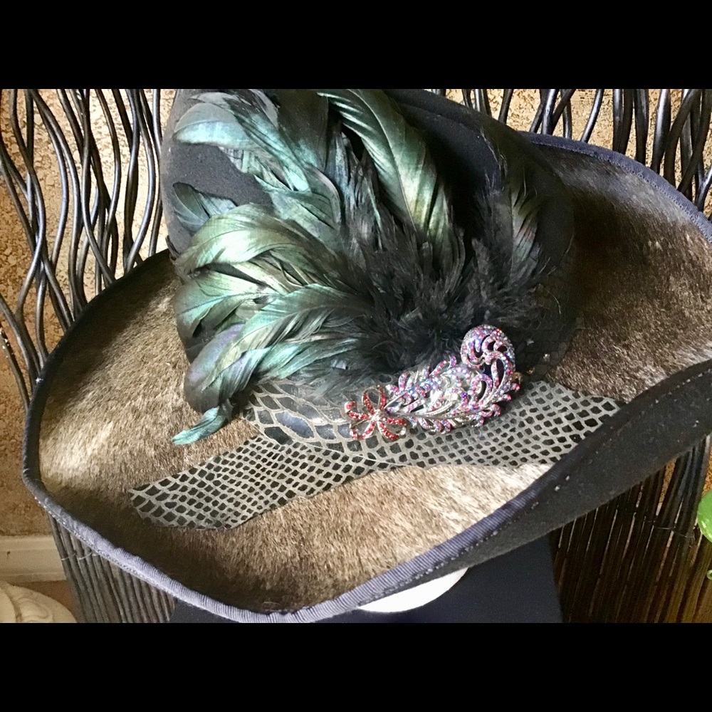 Cowboy hat with real leather/hide